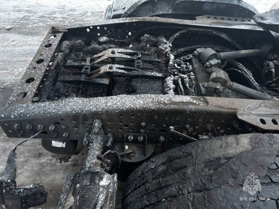 Грузовик горел на трассе в Стругокрасненском районе Грузовик горел на трассе в Стругокрасненском районе