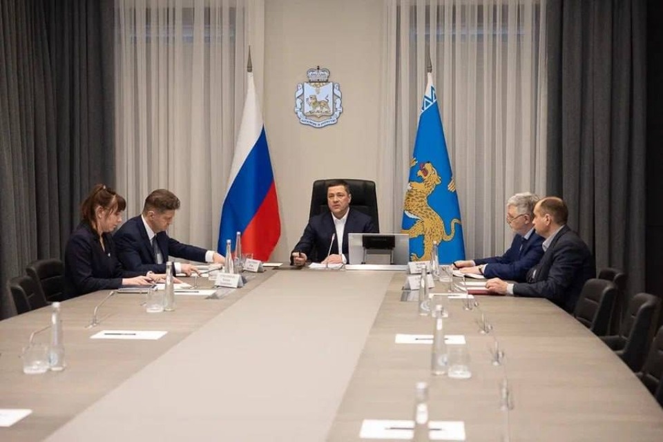 Основное технологическое оборудование монтируют на строящемся экотехнопарке в Псковской области