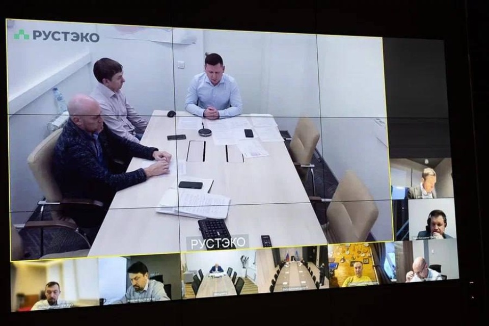 Основное технологическое оборудование монтируют на строящемся экотехнопарке в Псковской области