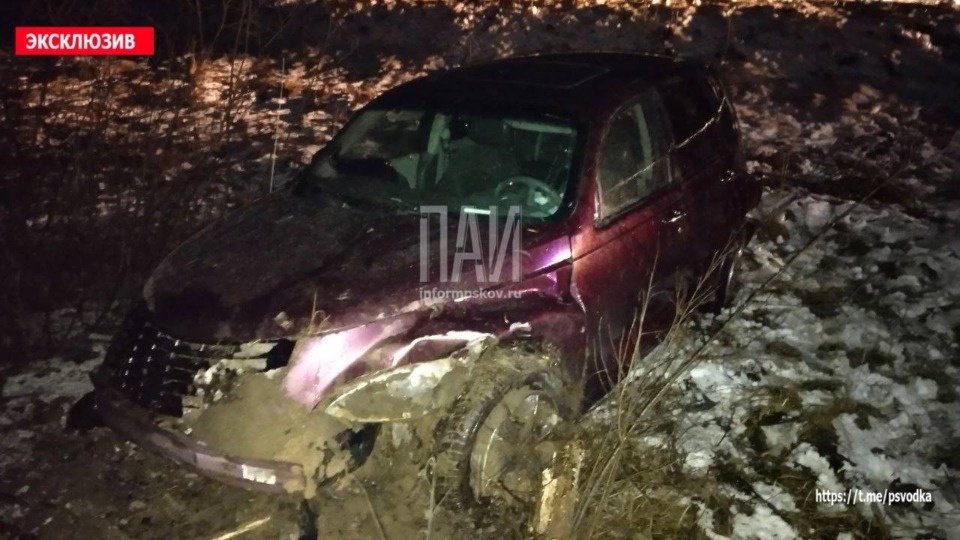 Подростка госпитализировали после наезда автомобиля под Псковом Подростка госпитализировали после наезда автомобиля под Псковом