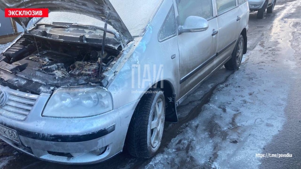 Иномарка горела на улице Алмазной в Пскове Иномарка горела на улице Алмазной в Пскове