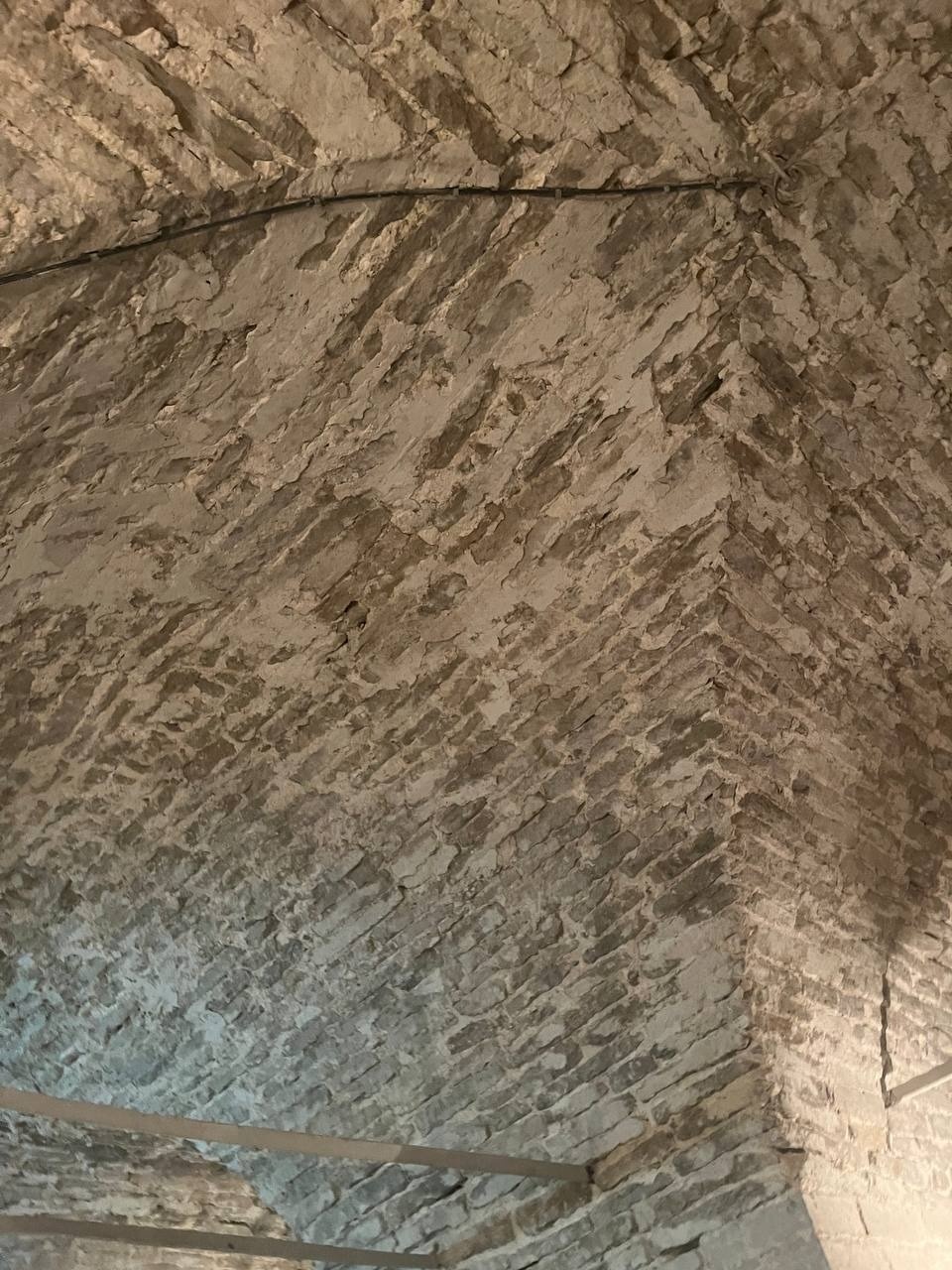 Реставраторы готовятся к работам со стенами и сводами Серафимовского придела Троицкого собора Пскова