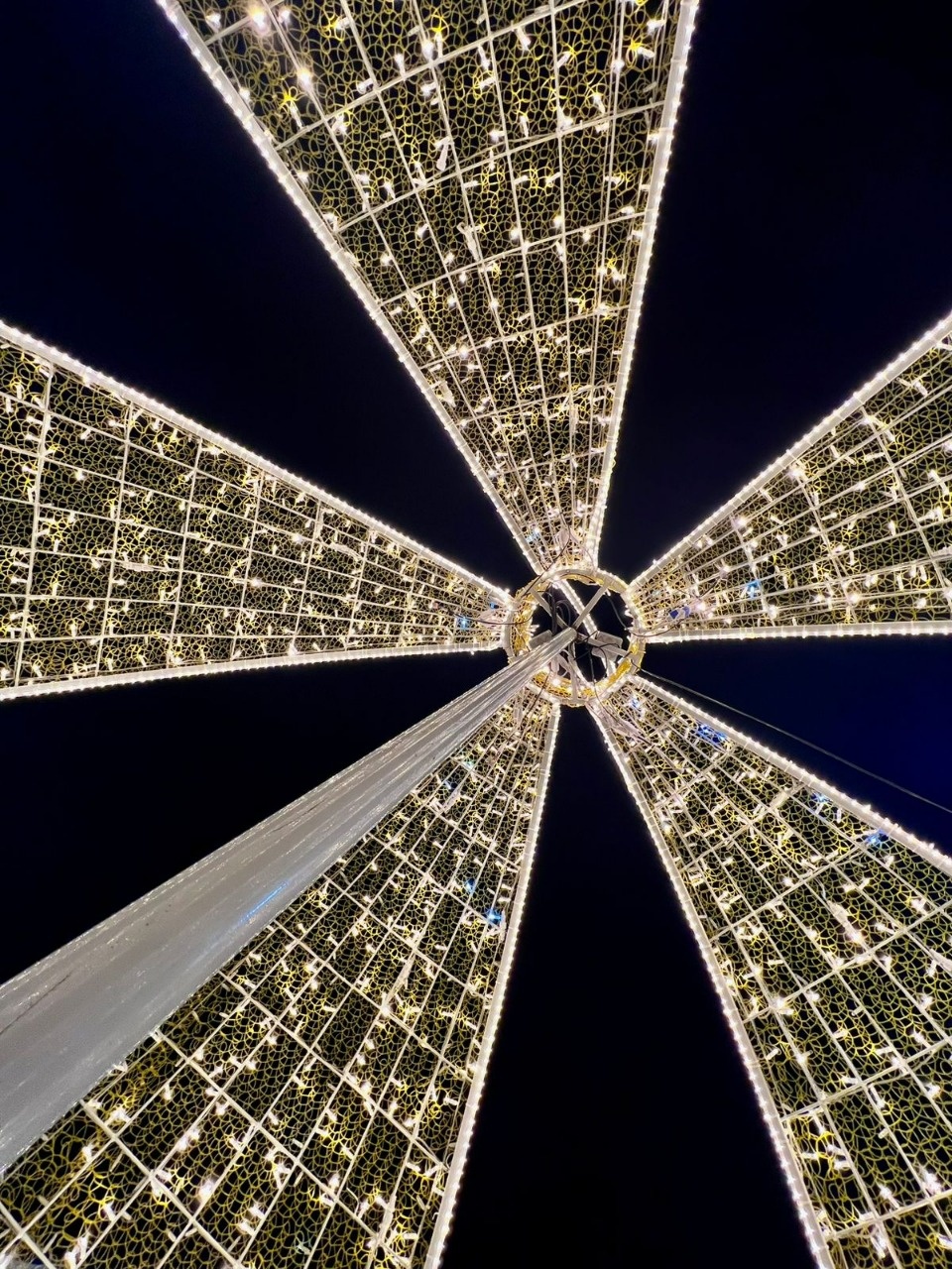 Украшенным Псков останется до конца января Украшенным Псков останется до конца января