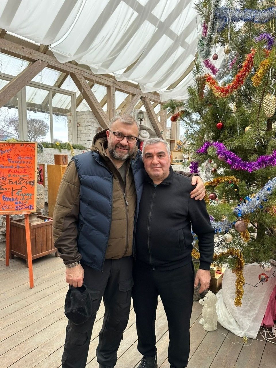 Телеведущая Мария Ситтель и актер Михаил Пореченков посетили Пушгоры в Крещение 