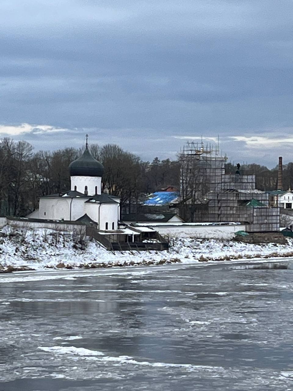 На 80% выполнена вычинка разрушенной кладки в иконописной мастерской Стефановской церкви в Пскове На 80% выполнена вычинка разрушенной кладки в иконописной мастерской Стефановской церкви в Пскове