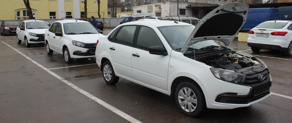 Три пострадавших на производстве псковича получили новые автомобили