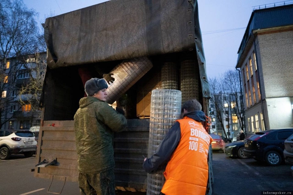Очередную партию гуманитарной помощи подготовили к отправке в зону СВО из Пскова 