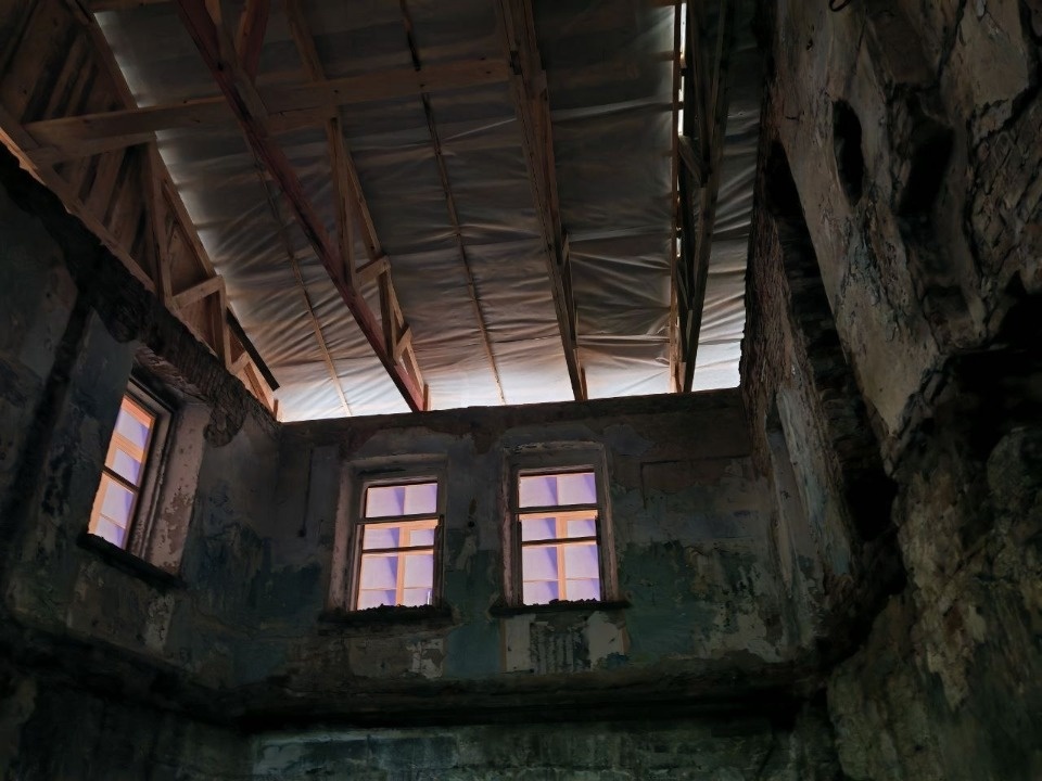 Первоочередные противоаварийный работы прошли в «Доме Седельщикова» в Пскове 