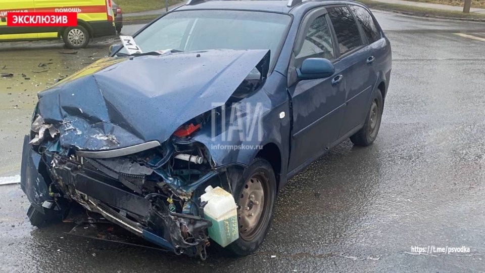 Два человека пострадали в ДТП на улице Чудской в Пскове Два человека пострадали в ДТП на улице Чудской в Пскове