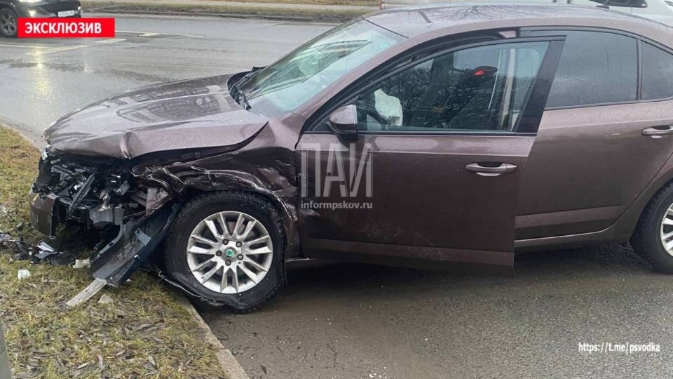 Два человека пострадали в ДТП на улице Чудской в Пскове Два человека пострадали в ДТП на улице Чудской в Пскове