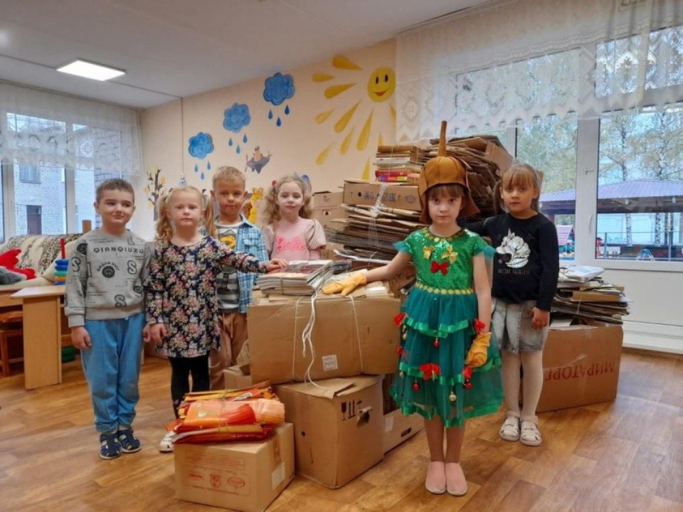 Юные псковичи по итогам акции «Спасаем деревья с эколятами» собрали свыше 26 тысяч кг макулатуры