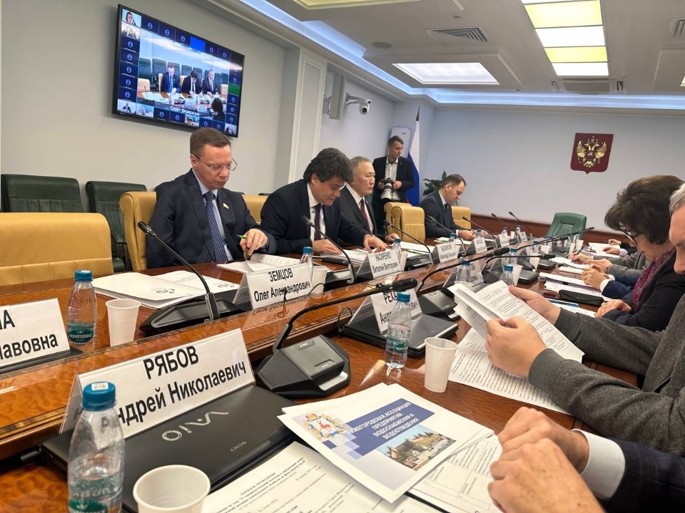 Оплату труда, ставки и тарифы ЖКХ обсудили профсоюзы на совещании в Москве