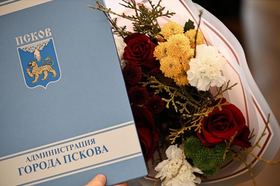 В Пскове наградили победителей конкурса на лучшее новогоднее оформление