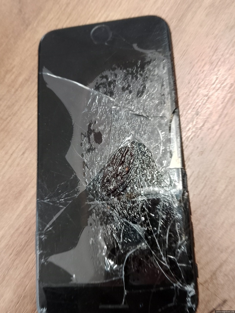 Телефон загорелся в кармане псковского школьника Телефон загорелся в кармане псковского школьника