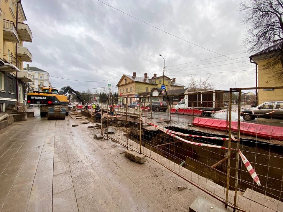 К концу весны планируется завершить работы на улице Максима Горького в Пскове 
