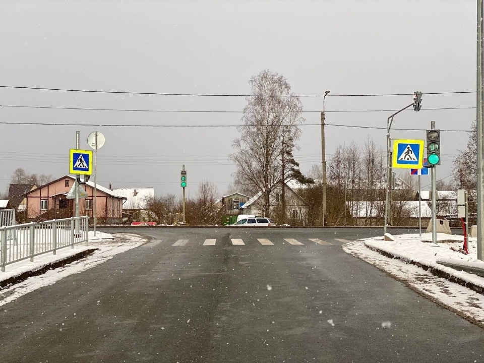 Новая схема движения действует в районе площади аэропорта в Пскове 