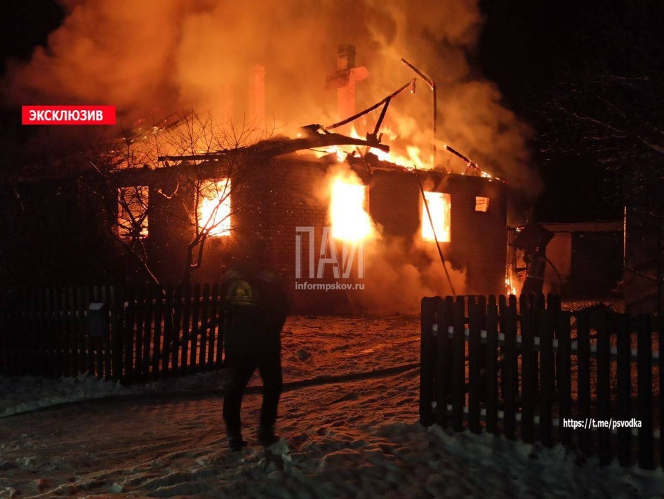 Женщина погибла на пожаре в Дновском районе Женщина погибла на пожаре в Дновском районе