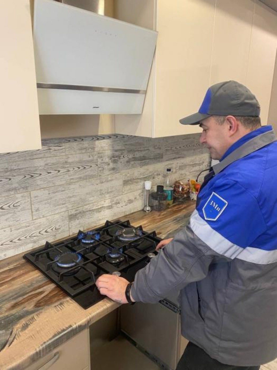 Газ появился в десяти домах на улице Урожайной в деревне Родина Псковского района