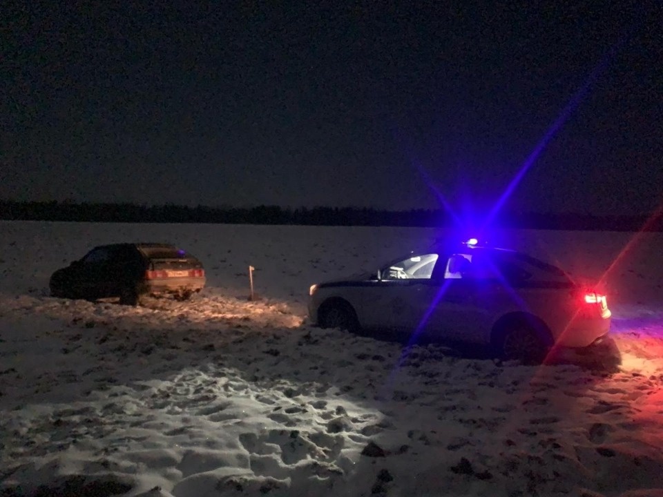 В Печорах полицейские задержали подростка за рулем автомобиля