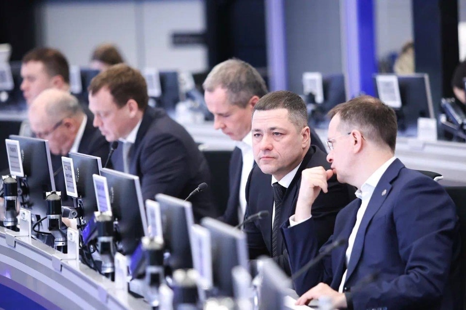 Михаил Ведерников доложил о строительстве флагманской школы в Псковской области на координационном совете в Москве