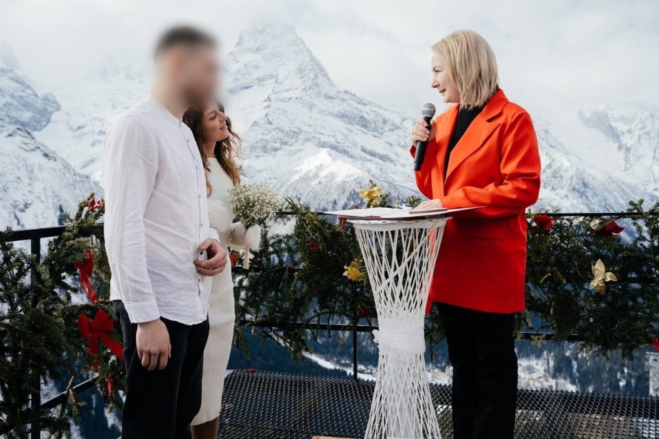 Участник СВО из Пскова сыграл свадьбу на горе Суфруджу в Карачаево-Черкесии