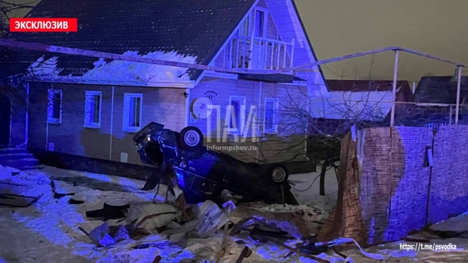 В Псковском районе протаранивший газовую трубу водитель чудом уцелел в ДТП В Псковском районе протаранивший газовую трубу водитель чудом уцелел в ДТП