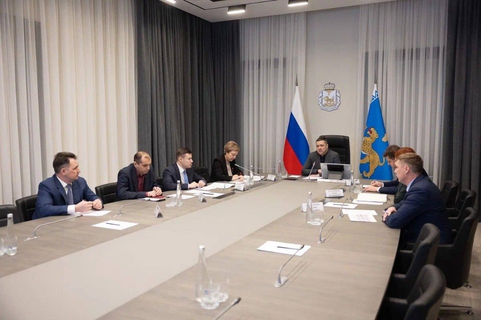 Семь новых школ продолжают строить в Псковской области