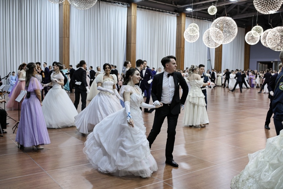 Сретенский бал прошел в Пскове Сретенский бал прошел в Пскове