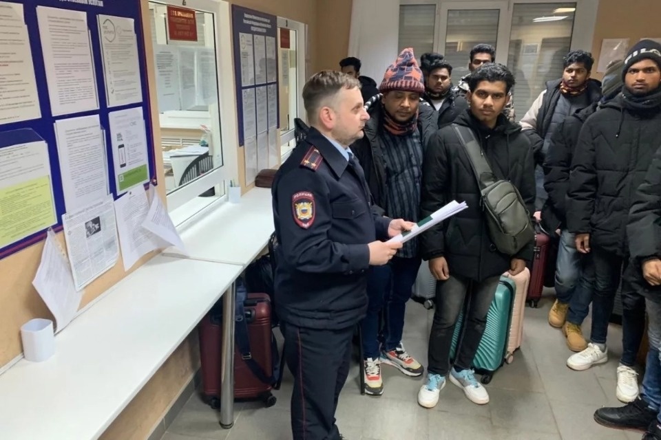 Более 20 нелегалов поймали полицейские в Невельском районе Более 20 нелегалов поймали полицейские в Невельском районе