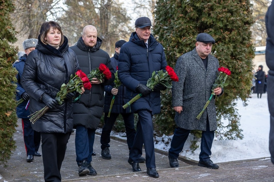 Псковичи почтили память героев-спецназовцев Псковичи почтили память героев-спецназовцев