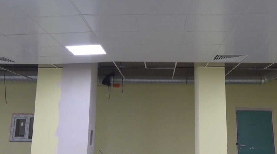 Переделать неровные потолки поручил губернатор в школе на улице Киселёва в Пскове Переделать неровные потолки поручил губернатор в школе на улице Киселёва в Пскове