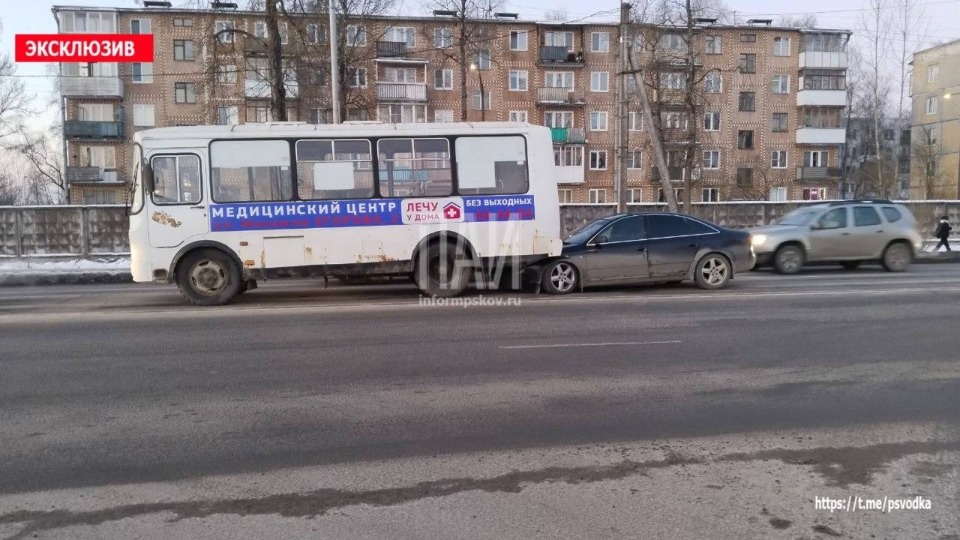 ДТП с автобусом произошло в Пскове