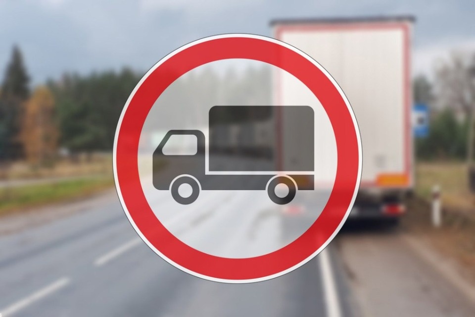 Движение большегрузов по региональным дорогам Псковской области ограничат с 17 марта