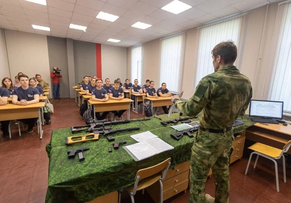 Евросоюз ввел санкции против псковского центра «Воин»