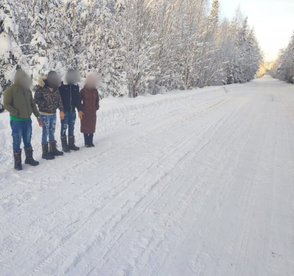 Трое иностранцев пытались незаконно пересечь госграницу России под Псковом Трое иностранцев пытались незаконно пересечь госграницу России под Псковом
