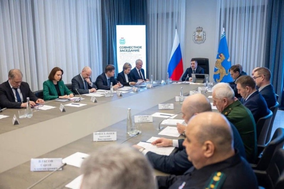 В Пскове обсудили вопросы общественной безопасности и подготовку к проведению празднования 80-летия Победы В Пскове обсудили вопросы общественной безопасности и подготовку к проведению празднования 80-летия Победы