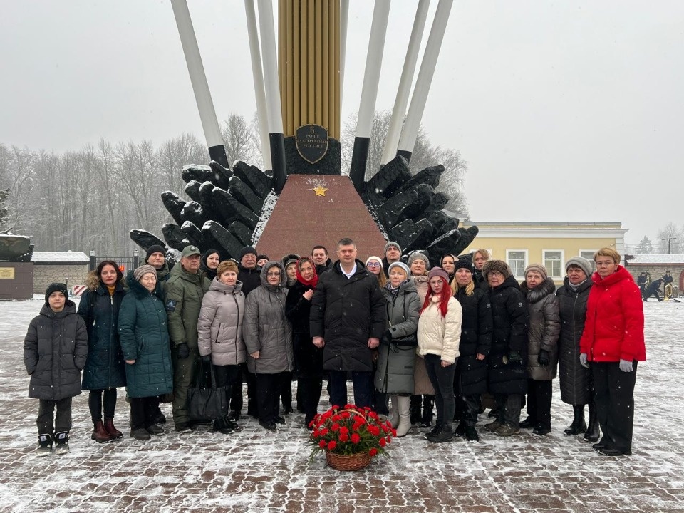 Представители профсоюзного движения региона почтили память десантников 6-й роты Представители профсоюзного движения региона почтили память десантников 6-й роты