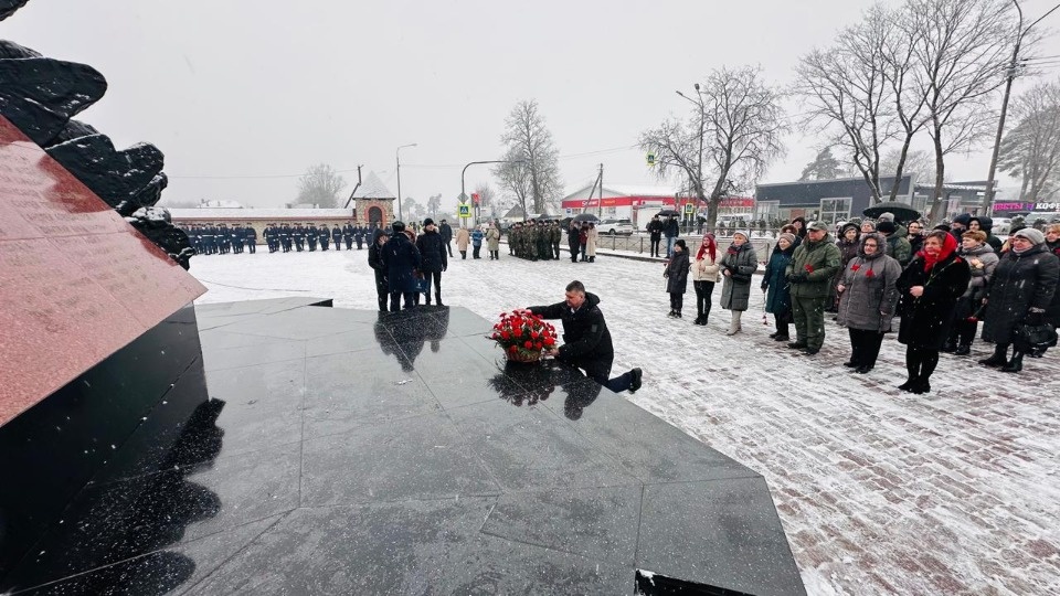 Представители профсоюзного движения региона почтили память десантников 6-й роты Представители профсоюзного движения региона почтили память десантников 6-й роты