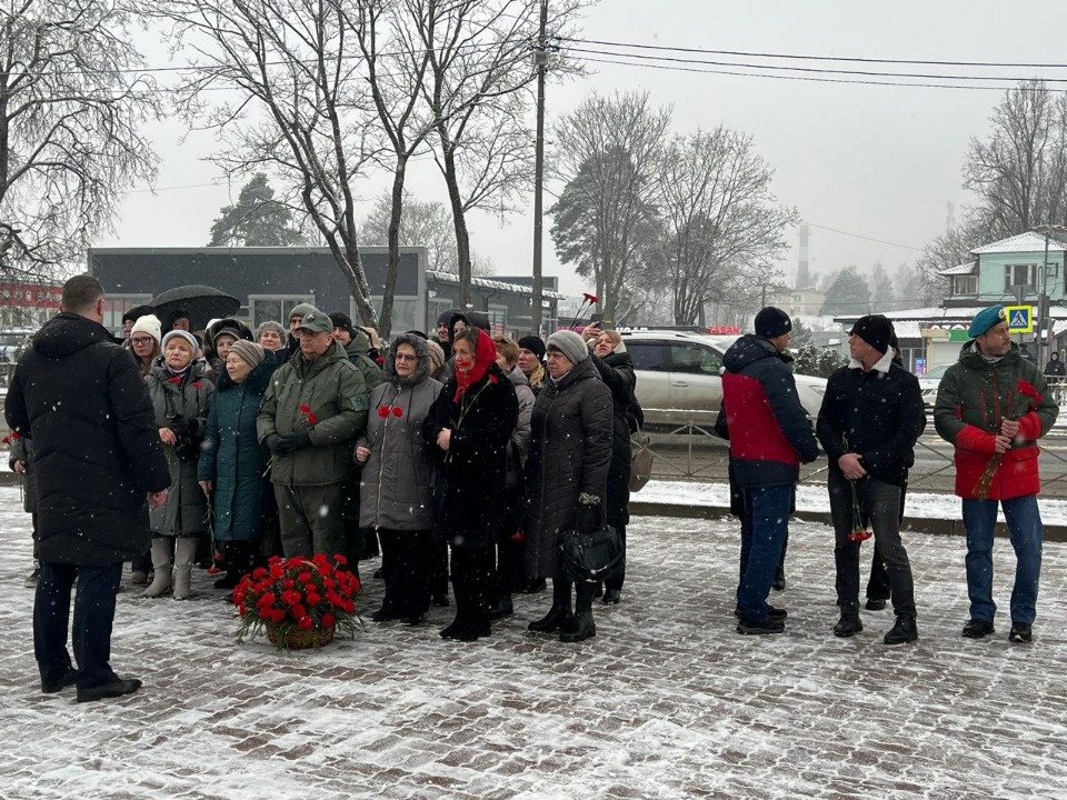Представители профсоюзного движения региона почтили память десантников 6-й роты Представители профсоюзного движения региона почтили память десантников 6-й роты