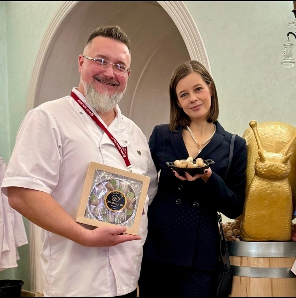 Актриса Екатерина Шпица оценила деликатесы улиточной фермы из Невельского района Актриса Екатерина Шпица оценила деликатесы улиточной фермы из Невельского района