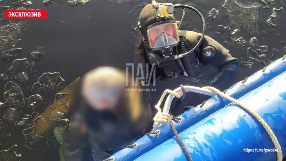 Тело утонувшего рыбака обнаружили водолазы в Чудском озере Тело утонувшего рыбака обнаружили водолазы в Чудском озере