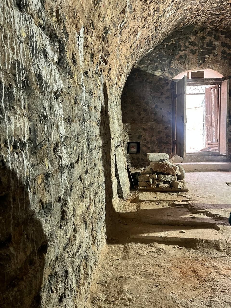 Гидрофобизацию стен провели в цокольных этажах церквей Псково-Печерского монастыря