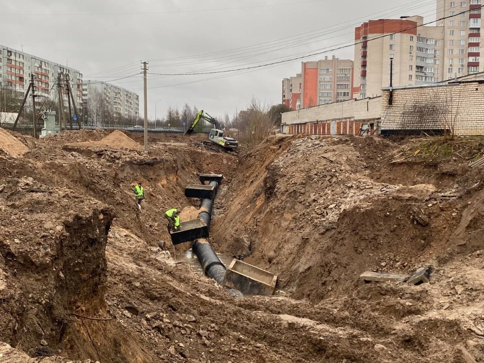 Новые дефекты обнаружили во время ремонта канализационного коллектора в Крестках Новые дефекты обнаружили во время ремонта канализационного коллектора в Крестках