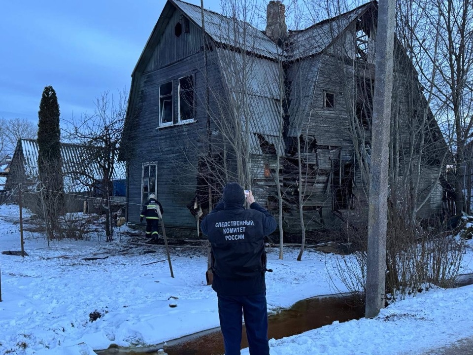 Проверка по факту гибели мужчины и женщины на пожаре проводится в Печорском районе 