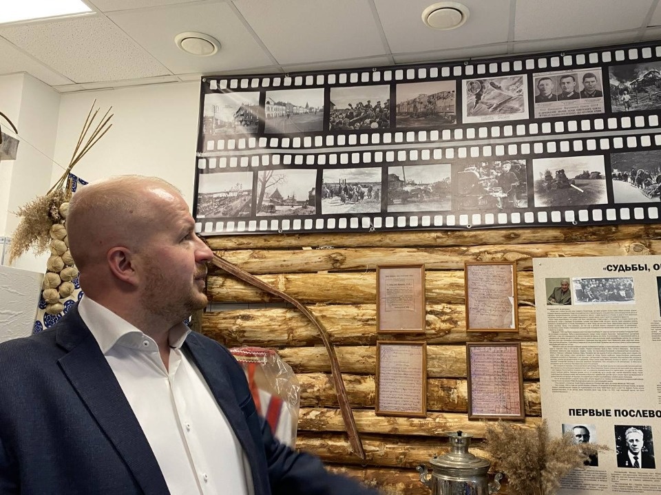 Борис Елкин посетил открывшийся музей школы №47 в Пскове