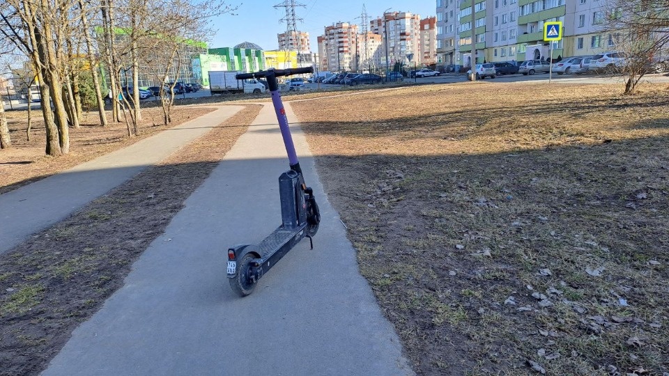 Самокаты вернулись на улицы Пскова после зимы Самокаты вернулись на улицы Пскова после зимы