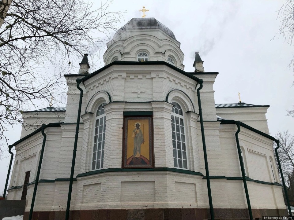 Псковский губернатор поблагодарил реставраторов за восстановление храма в Плюсском районе