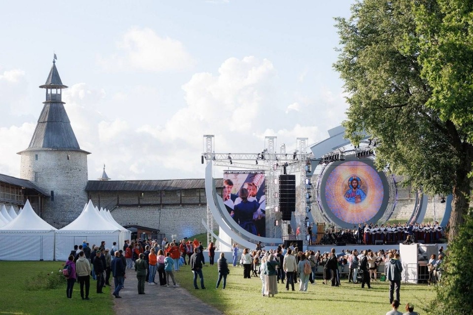 Глава Псковской области поздравил работников культуры с профессиональным праздником Глава Псковской области поздравил работников культуры с профессиональным праздником