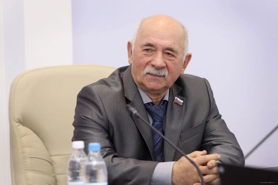 Депутат Псковского облсобрания Виктор Иващенко досрочно сложит свои полномочия