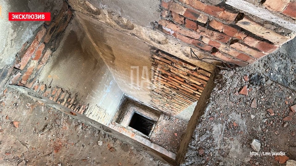 В Псковской области 14-летняя девочка упала в шахту заброшенного крематория